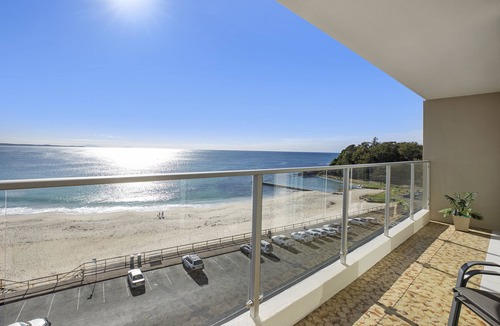 Forster Apartment | Oceanic 27: 2 BR, 1 BA Apartment in Forster, Sleeps 4
