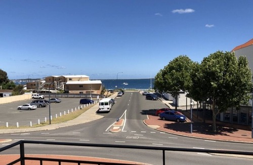 Rockingham Apartment | Oceanna 9 - Short Stay Apartment