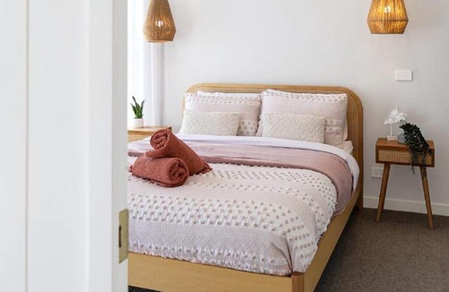 Indented Head House | Oceans 10 Lux Beach house 5 bedroom Parking Aircon Spa Bath