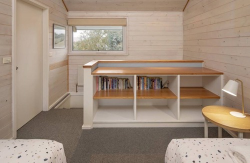 Crackenback Cottage | Offers a country experience with modern style and comfort.