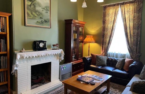Lyndoch House | Old Barossa Valley Inn & Bakery House.Get it all! (Walk to ”Gather Round”)