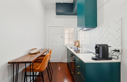 West Perth Apartment | Old English Inspired 1BR Apartment