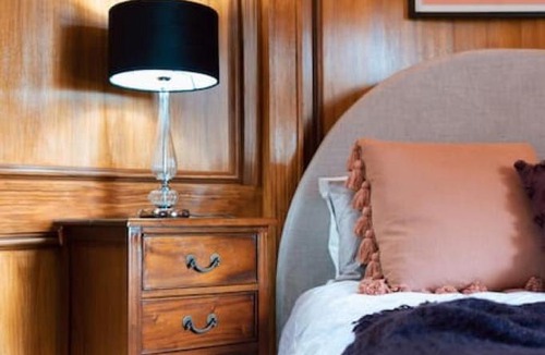 Olinda Apartment | Olinda Enchanted Tower Spa Gas Log Fire and Netflix