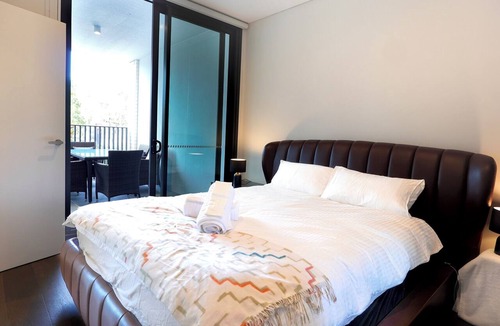 Lidcombe Apartment | Olympic Park Stylish 2BR | Walk to stadium | Pool & Gym