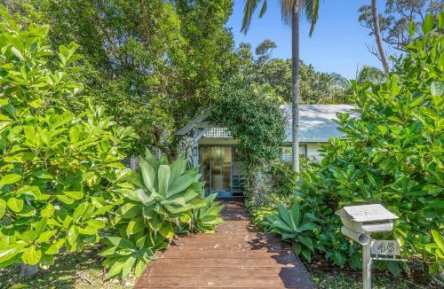 Port Macquarie House | Omanu - family home with pool