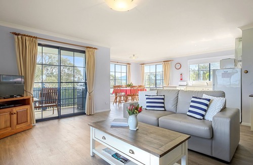 Alonnah Cottage | Omaroo Cottage Bruny Island