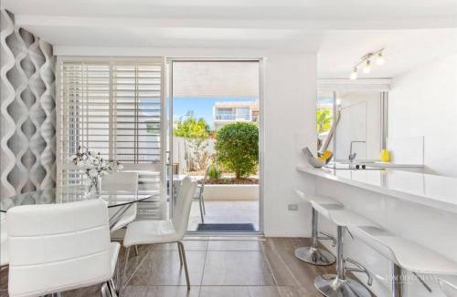 Noosa Heads Apartment | On Hastings Street, Noosa Heads Apartment Suite