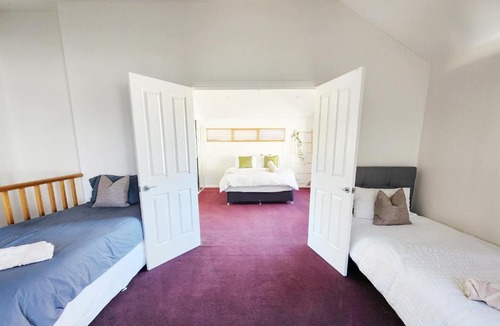 Frankston House | On The Beach, Kids & Pets Friendly