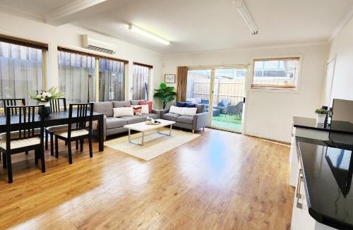 Frankston House | On The Beach, Kids & Pets Friendly