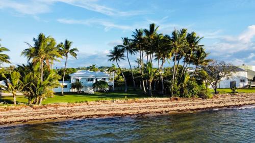 Bowen House | On the Beach, Seaview's, Bowen Beach House