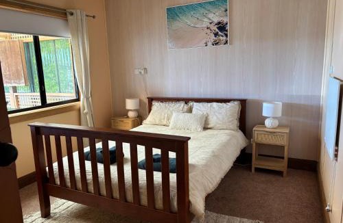 Carpenter Rocks House | On the rocks beach house