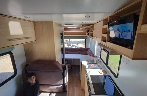 Ventnor House | On venue MotoGP Accommodation in a luxury motorhome. kid-friendly