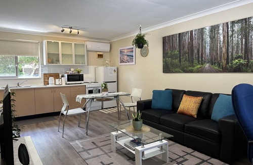 Orange Apartment | One-Bedroom Apartment on Summer | No.4 Near CBD
