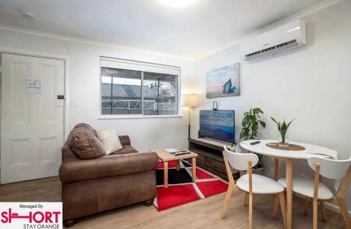 Orange Apartment | One Bedroom Apartment on Summer - No 3 Near CBD
