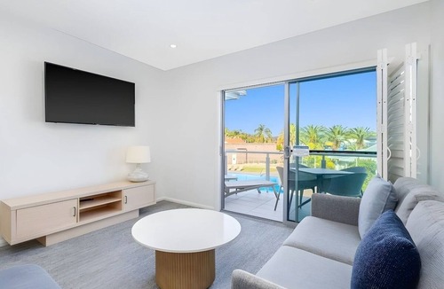 Salamander Bay Apartment | One-Bedroom Lagoon Spa Apartment