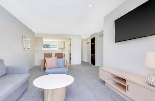 Salamander Bay Apartment | One-Bedroom Lagoon Spa Apartment
