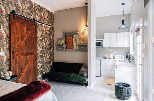 Arcadia Cottage | One Bedroom Studio with a Shared Pool