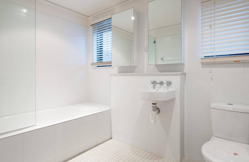 Boat Harbour House | One Mile Ridge, 12a/26 One Mile Close - stunning views, air con, infinity pool