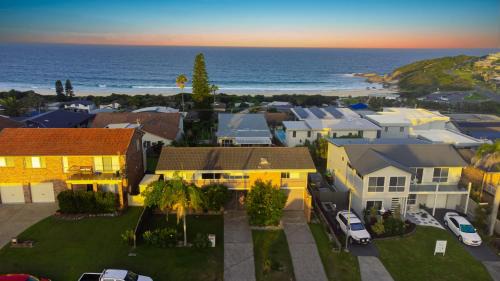 Forster House | One Mile Studio - 70s style ocean escape