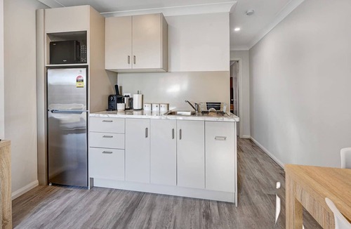 Llanarth Apartment | Ophir Studio. Quiet Workspace Retreat. Bathurst