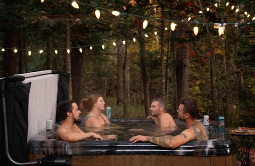 Frampton Ski Chalet | Oppy Shack located directly on the wildlife preserve at Miller Zoo.