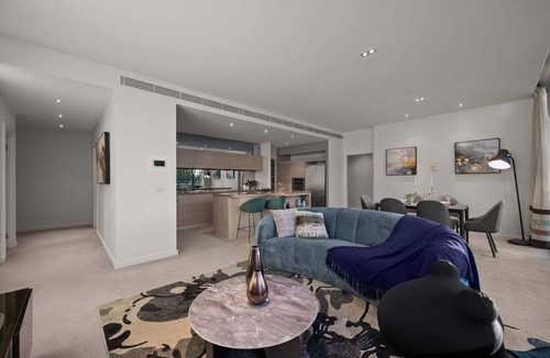 Docklands Apartment | Opulent Harbourside Sanctuary | 3 Bedrooms | 2.5 Bathrooms | Free Parking