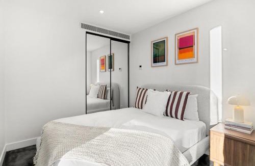 Melbourne Apartment | Opulent Luxury Resort Style Apartment with Albert Park Grand Prix Views