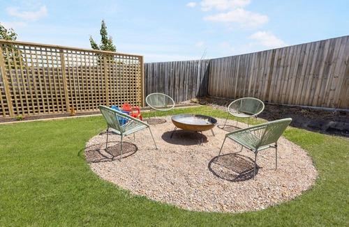 Lakes Entrance House | Opulent Oasis: Your luxurious family escape in beautiful Lakes Entrance