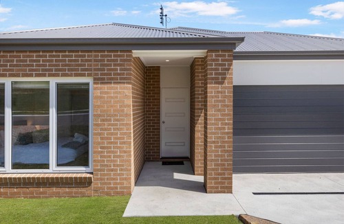 Lakes Entrance House | Opulent Oasis: Your luxurious family escape in beautiful Lakes Entrance