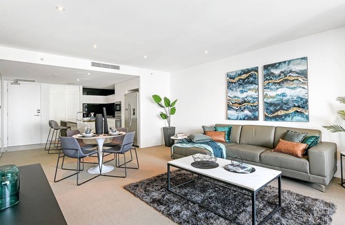 Broadbeach Apartment | Oracle Broadbeach Gorgeous Modern 2 Bed 1 Bath Apartment - CoastHM