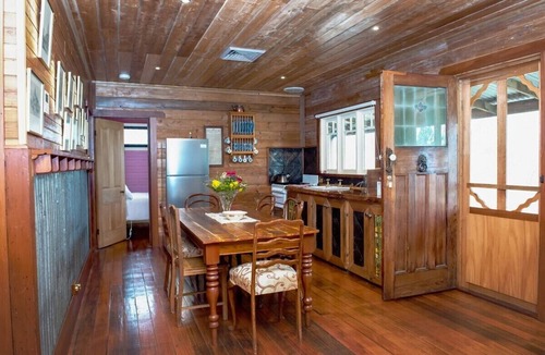 Wooragee Cottage | Orchard Cottage