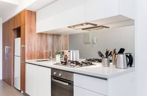 South Yarra Apartment | Orianna - Stylish Designer Pad *WiFi Park Gym Pool