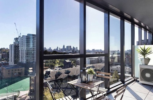 South Yarra Apartment | Orianna - Stylish Designer Pad *WiFi Park Gym Pool