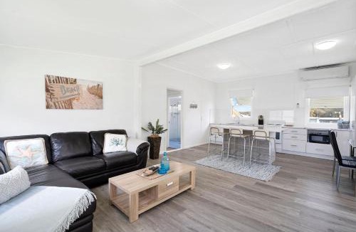 St. Georges Basin House | Osprey Cottage by Book Jervis Bay