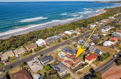 Lake Cathie House | Otto House - family beach house with pool