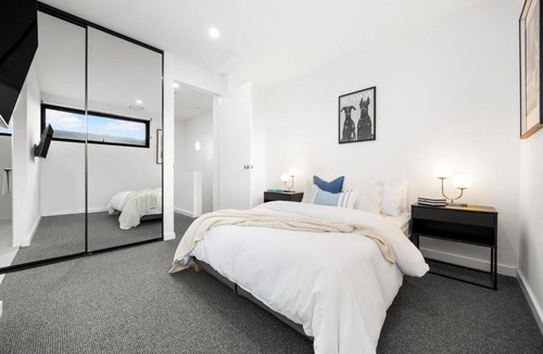 Stepney House | OTTO - Sleek and Stylish City Convenience