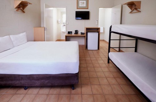 Yulara Cabin | Outback Lodge