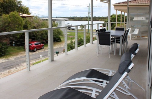 Hawks Nest House | Outstanding Holiday At The Beach