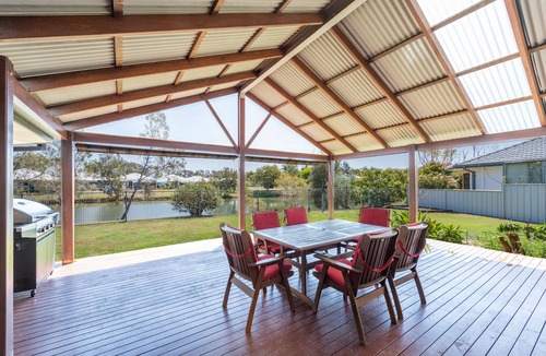 Yamba Apartment | Oyster Cove Sunsets-Nestled along a tranquil canal.