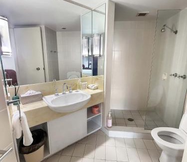 Coffs Harbour Hotel | Pacific Bay Studio - Lake Views Steps to Beach