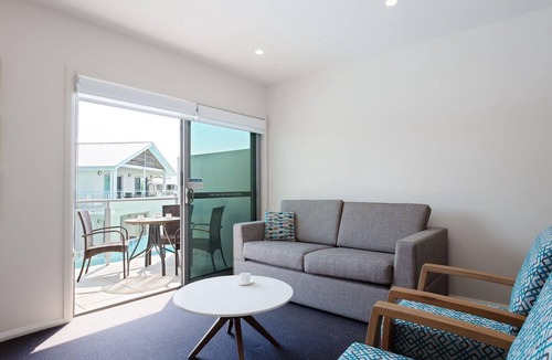 Salamander Bay Apartment | Pacific Blue 245-265 Sandy Point Rd - Dual Key Access, air conditioned unit with resort facilities and linen supplied