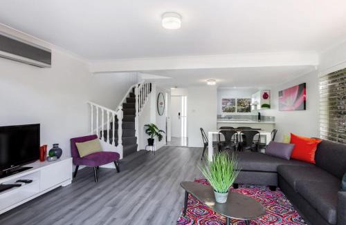 Salamander Bay House | Pacific Blue Townhouse, 351/265 Sandy Point Road