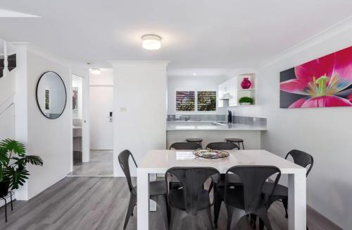 Salamander Bay House | Pacific Blue Townhouse, 351/265 Sandy Point Road