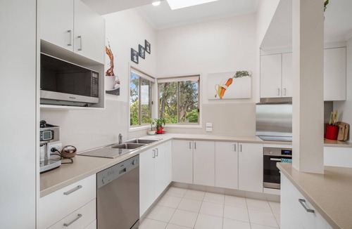 Merimbula Cabin | Pacific Heights - 3 Bedroom Executive Deluxe Apartment