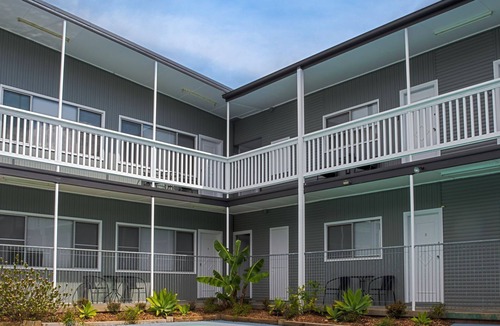 Forster House | Pacific Motel 01 - Free WiFi