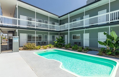 Forster House | Pacific Motel 01 - Free WiFi