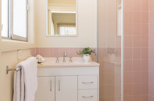 Forster House | Pacific Motel 10 - Free WiFi