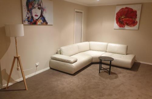 Werribee House | Pacific Werribee Home 25 Min CBD Airport