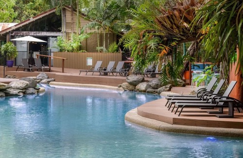 Port Douglas Apartment | Palm Bliss Studio with Resort Pool and Restaurant
