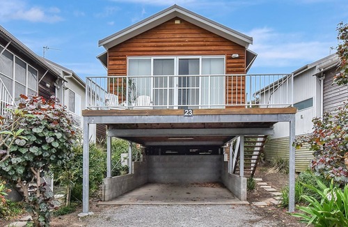 Caves Beach Villa | Palm Breeze at Caves Beach Villas sleeps 5